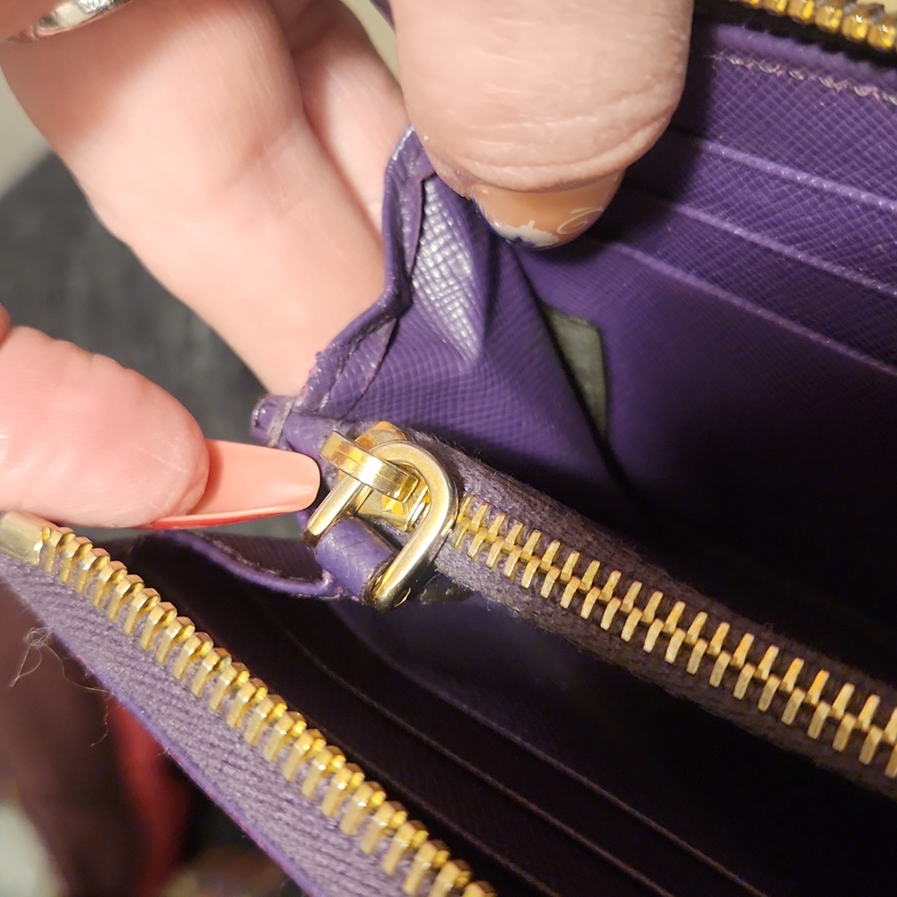 Prada Wallet - Picture 9 of 9